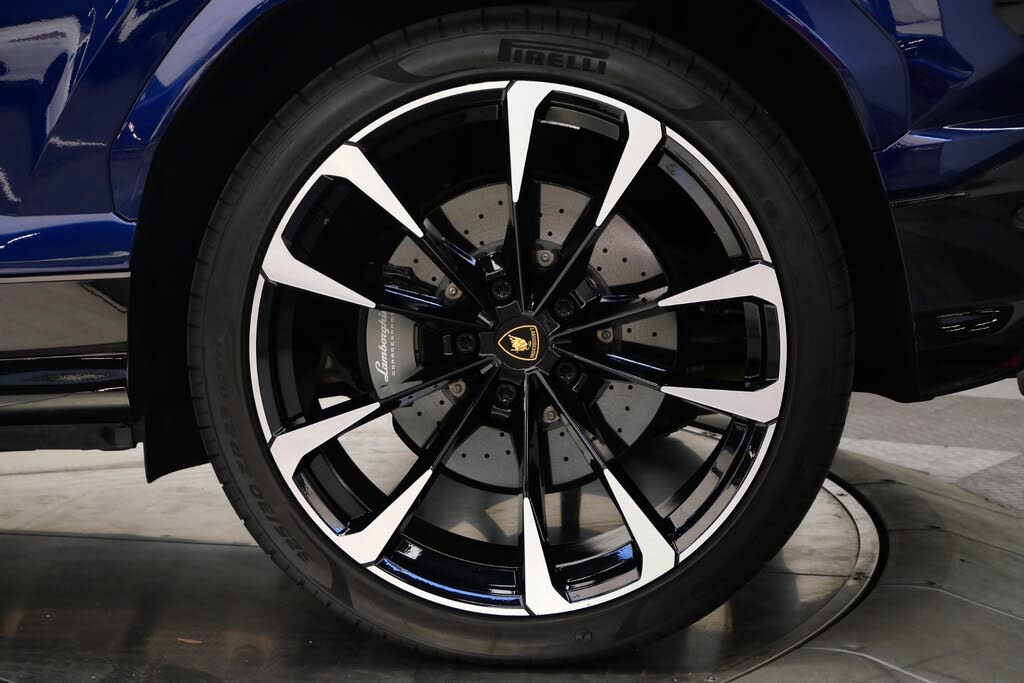 2022 Lamborghini Urus AWD