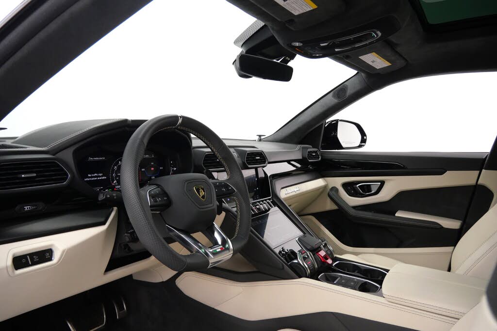 2022 Lamborghini Urus AWD