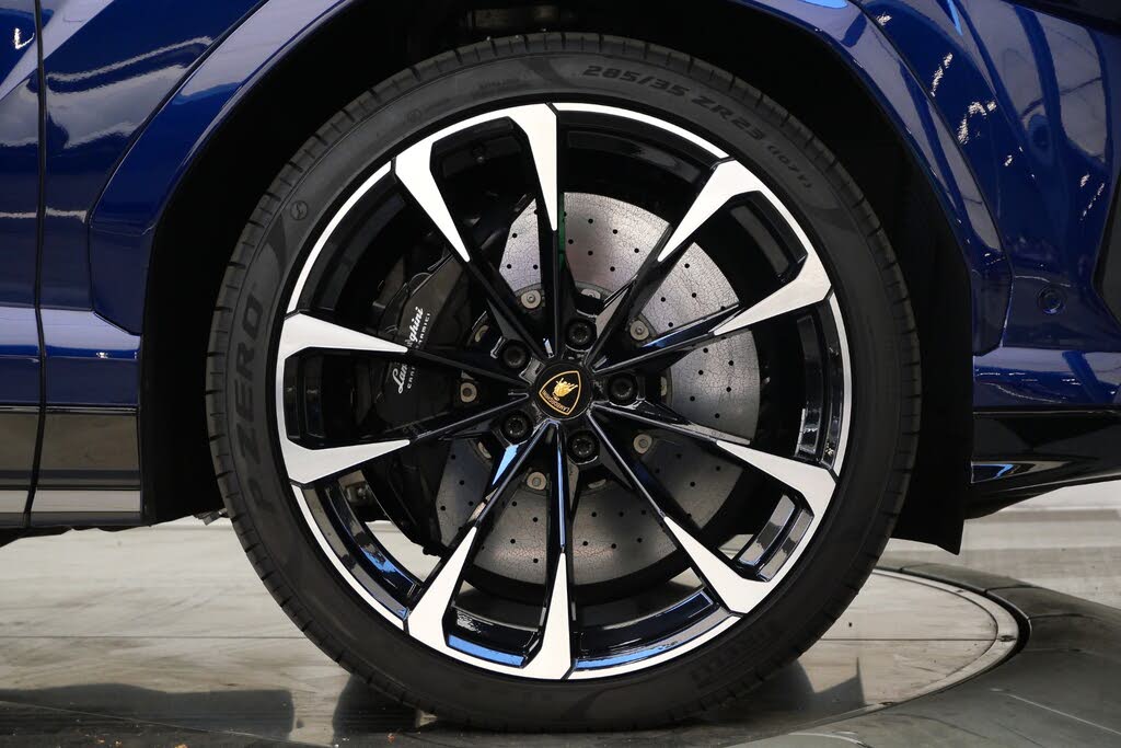 2022 Lamborghini Urus AWD