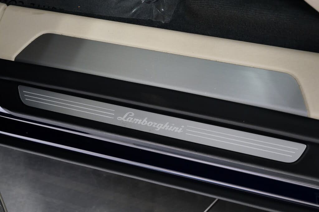 2022 Lamborghini Urus AWD
