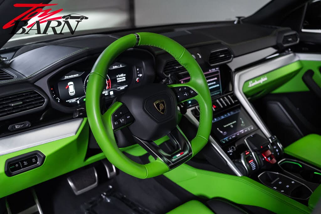 2022 Lamborghini Urus AWD