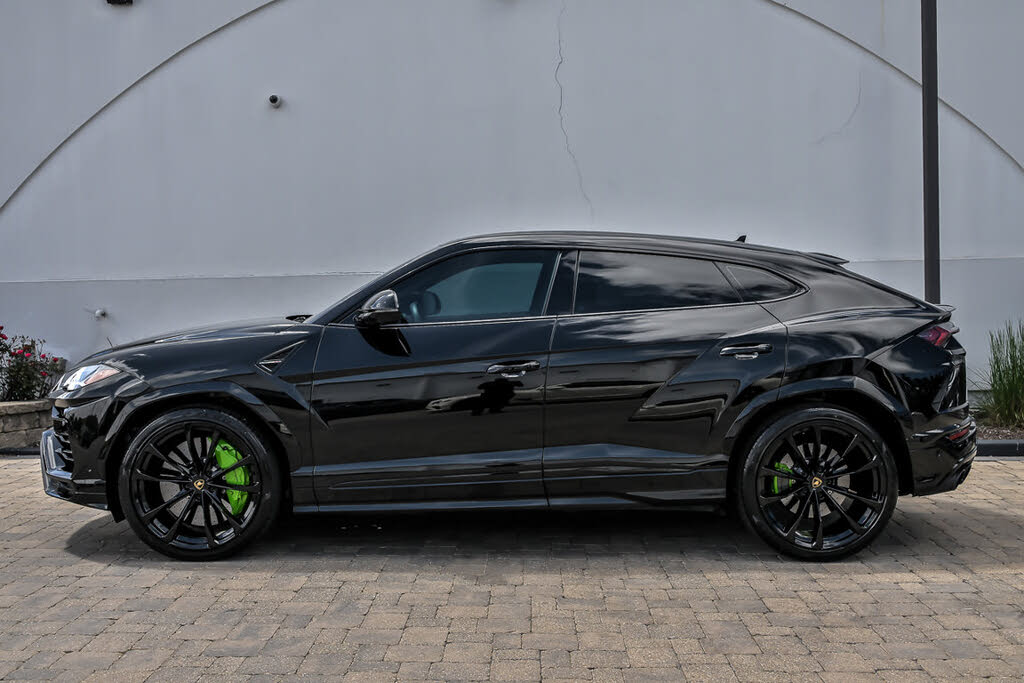 2022 Lamborghini Urus AWD