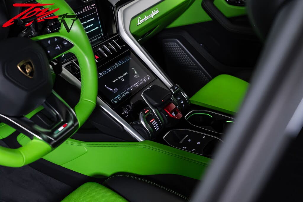 2022 Lamborghini Urus AWD