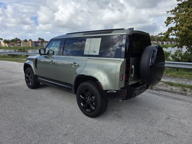 2022 Land Rover Defender 110 X-Dynamic SE AWD