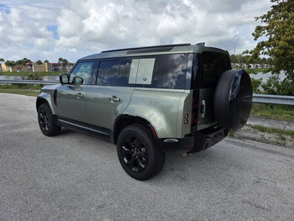 2022 Land Rover Defender 110 X-Dynamic SE AWD