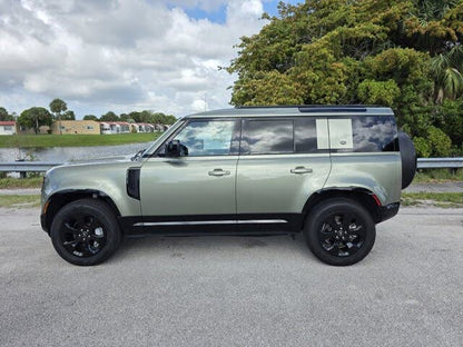 2022 Land Rover Defender 110 X-Dynamic SE AWD