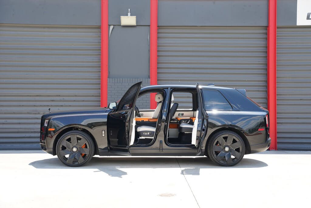 2022 Rolls-Royce Cullinan Black Badge AWD