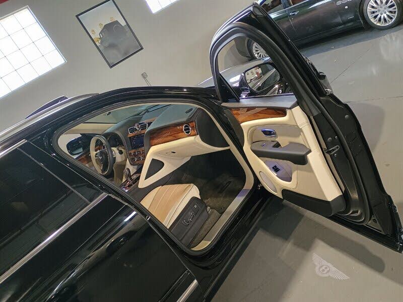 2023 Bentley Bentayga V8 AWD