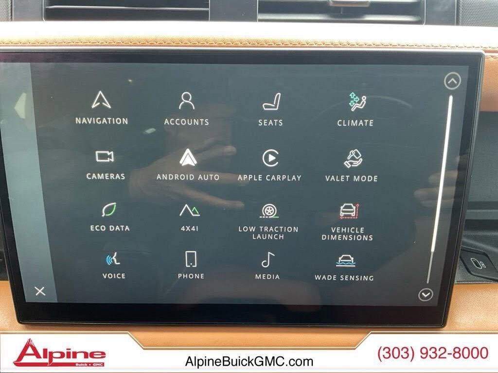 2023 Land Rover Defender 110 V8 AWD