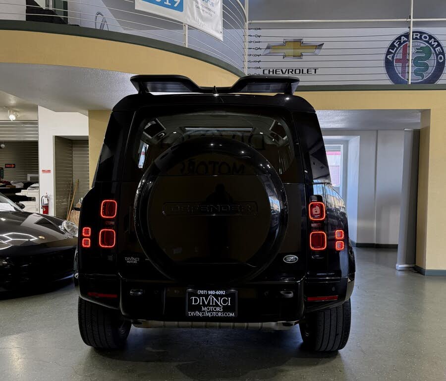 2023 Land Rover Defender 110 X-Dynamic SE AWD