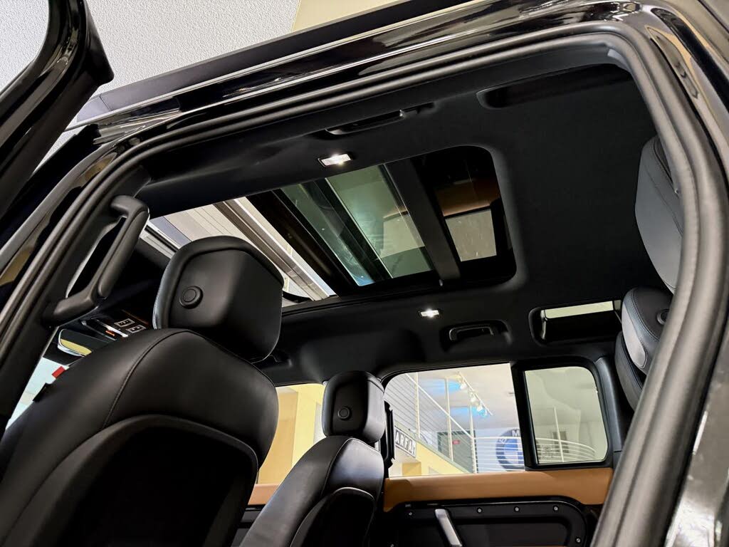 2023 Land Rover Defender 110 X-Dynamic SE AWD