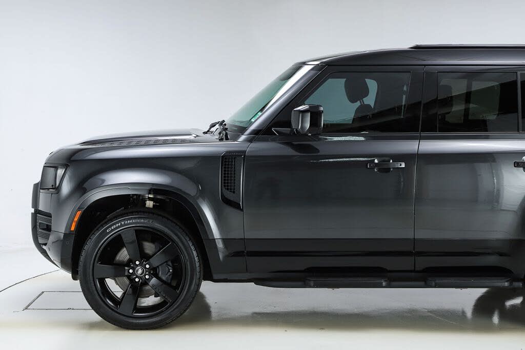 2024 Land Rover Defender 130 P400 X-Dynamic SE AWD