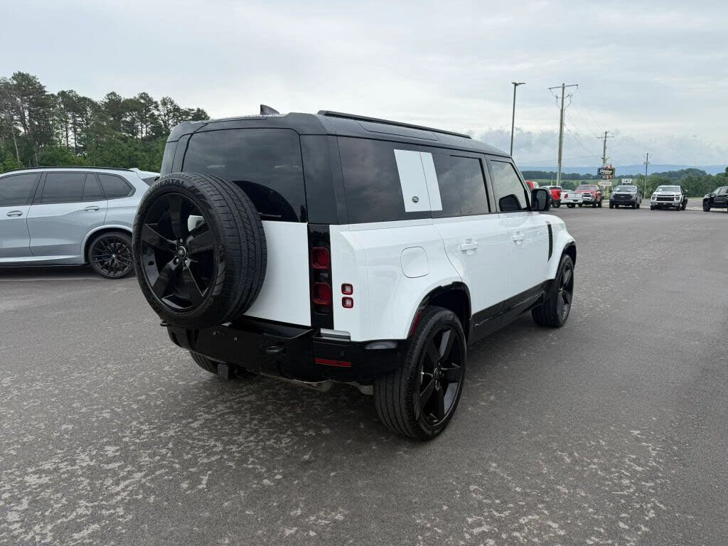 2024 Land Rover Defender 110 P400 X-Dynamic SE AWD