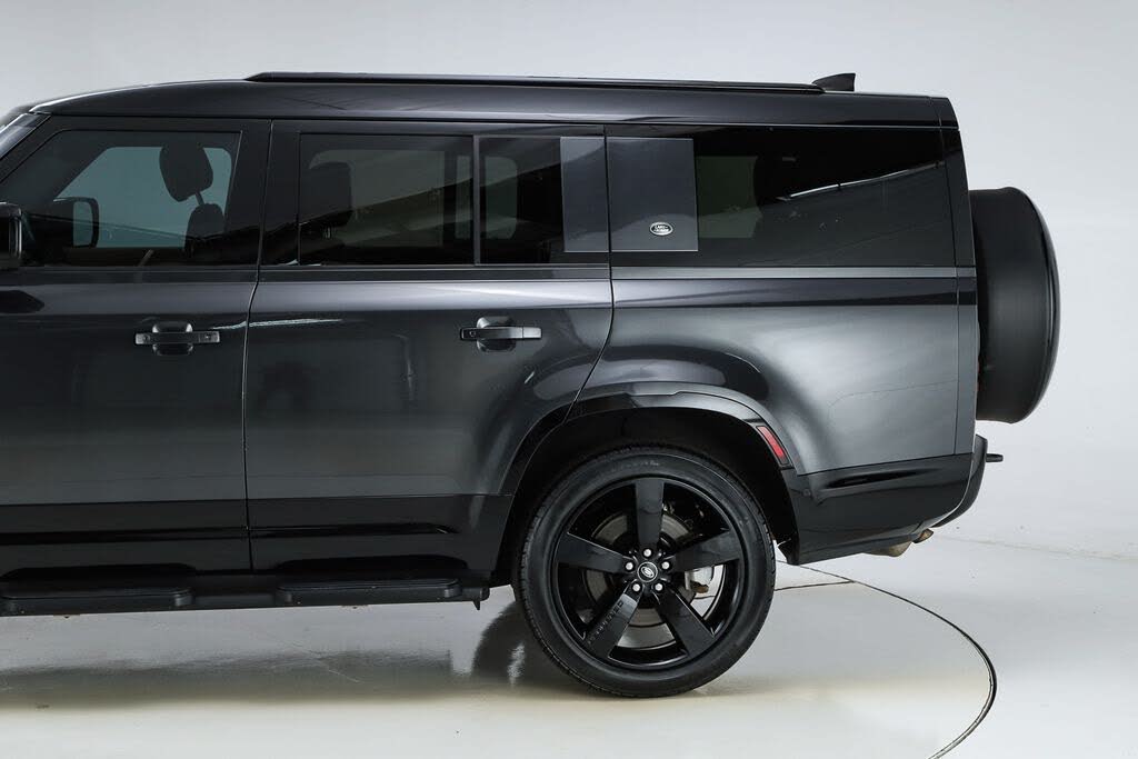 2024 Land Rover Defender 130 P400 X-Dynamic SE AWD