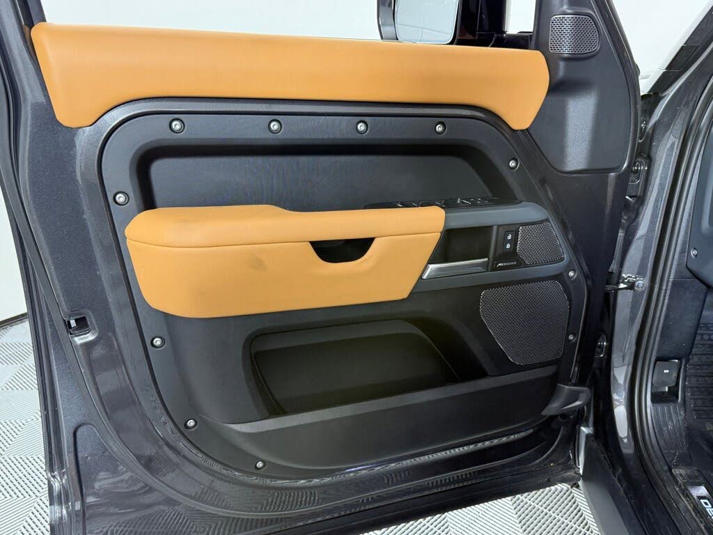2024 Land Rover Defender 110 P400 X-Dynamic SE AWD