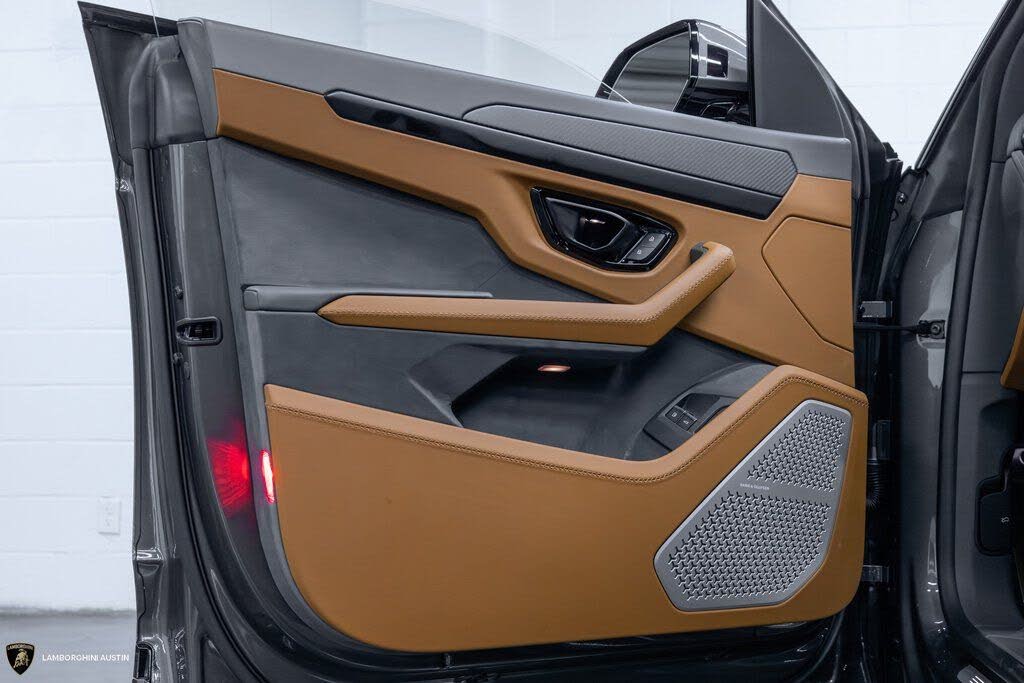 2025 Lamborghini Urus SE AWD