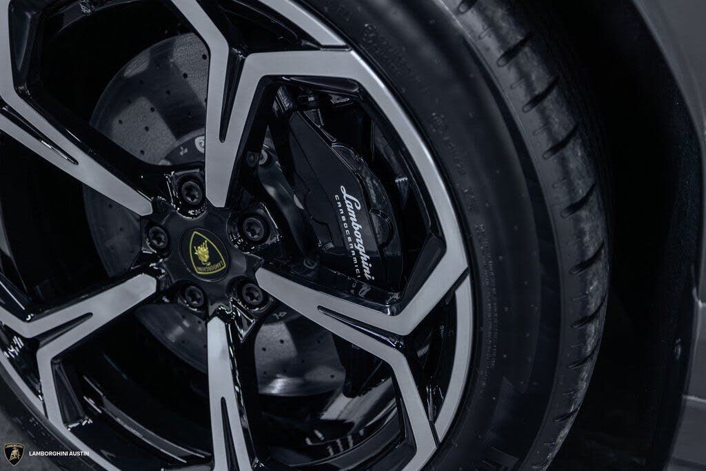 2025 Lamborghini Urus SE AWD