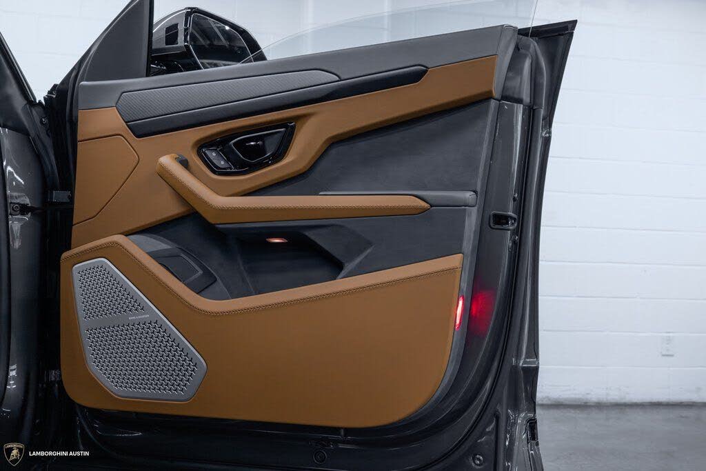2025 Lamborghini Urus SE AWD