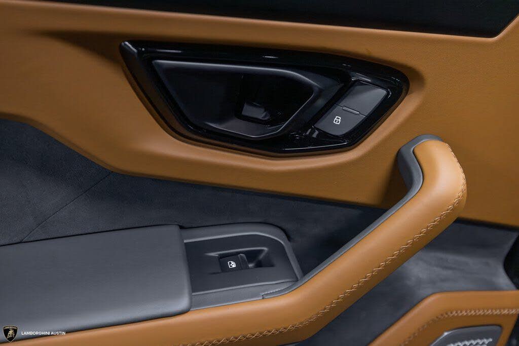2025 Lamborghini Urus SE AWD
