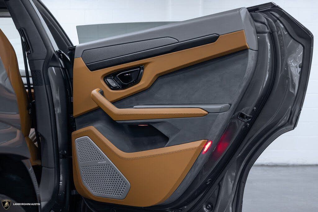 2025 Lamborghini Urus SE AWD