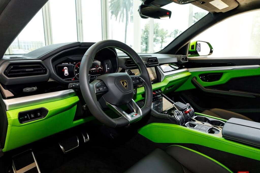2025 Lamborghini Urus SE AWD
