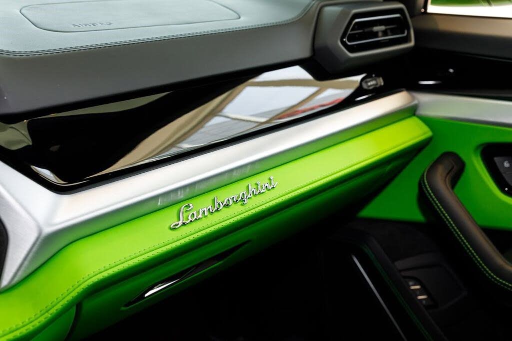 2025 Lamborghini Urus SE AWD
