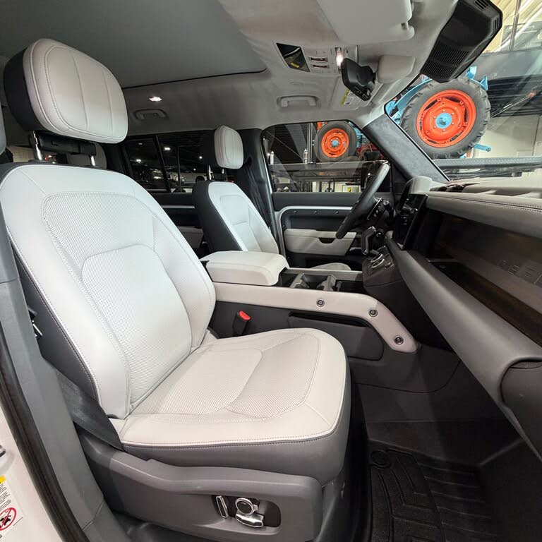 2025 Land Rover Defender 130 V8 P500 AWD