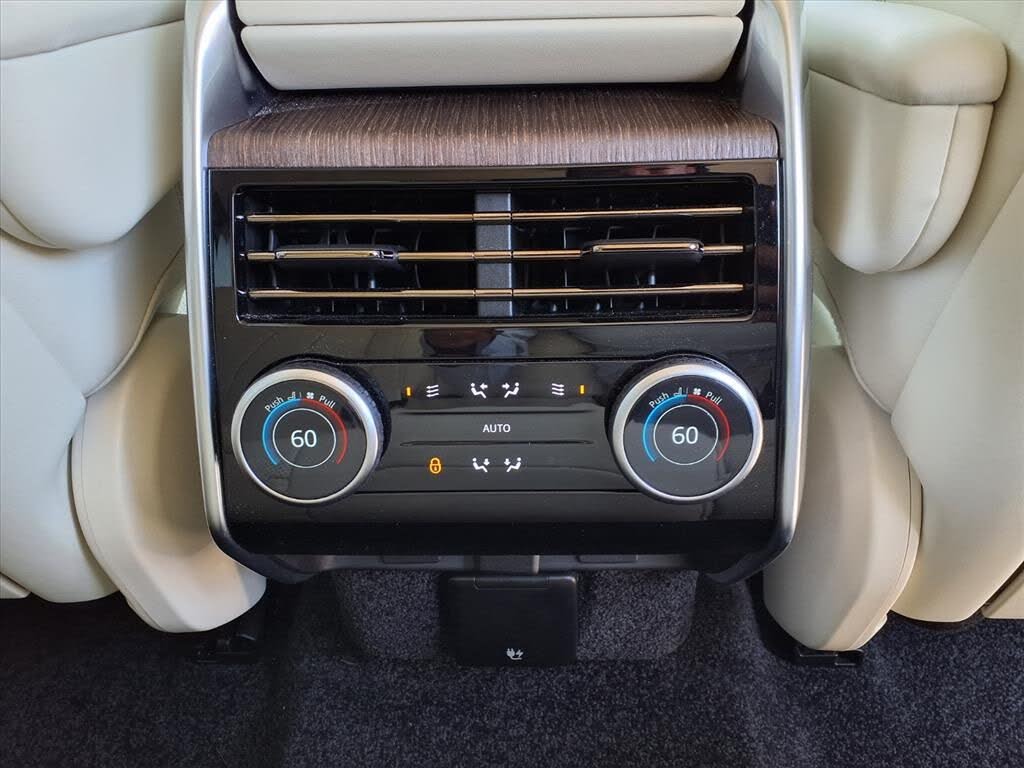 2025 Land Rover Range Rover P400 SE LWB AWD