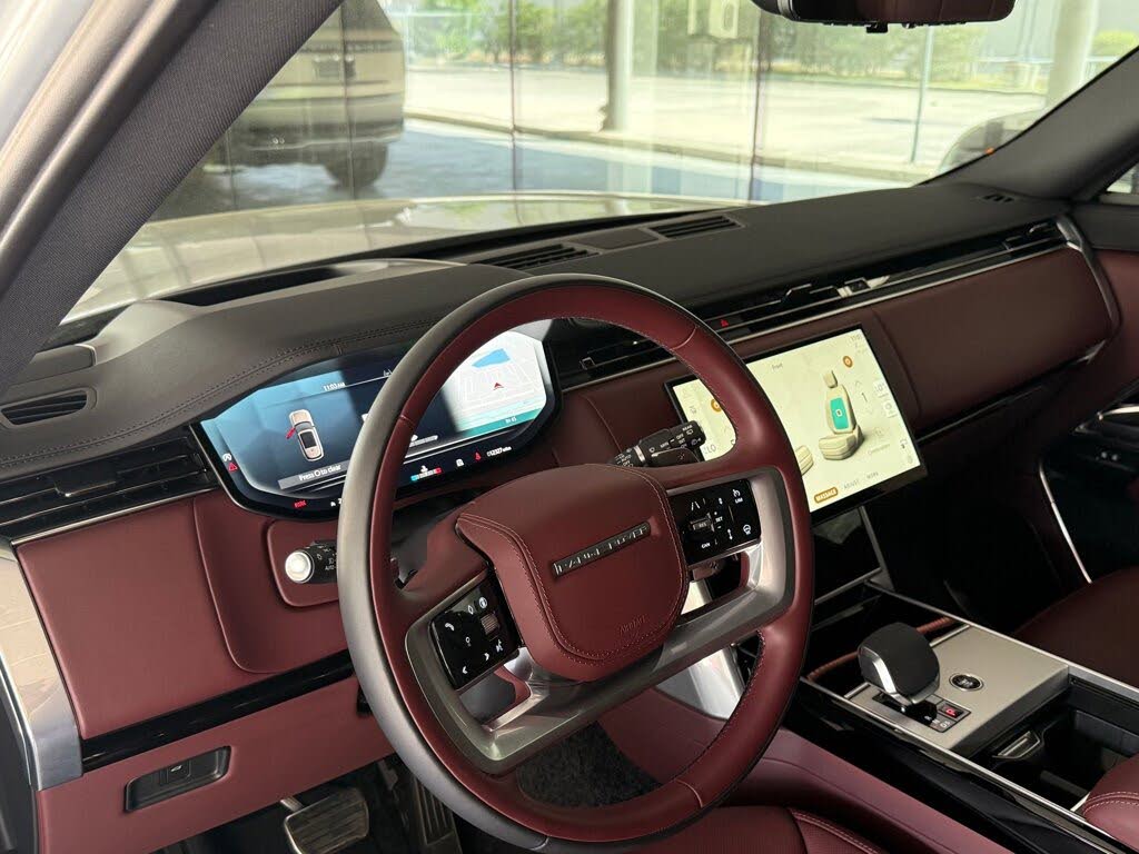 2025 Land Rover Range Rover P400 SE AWD