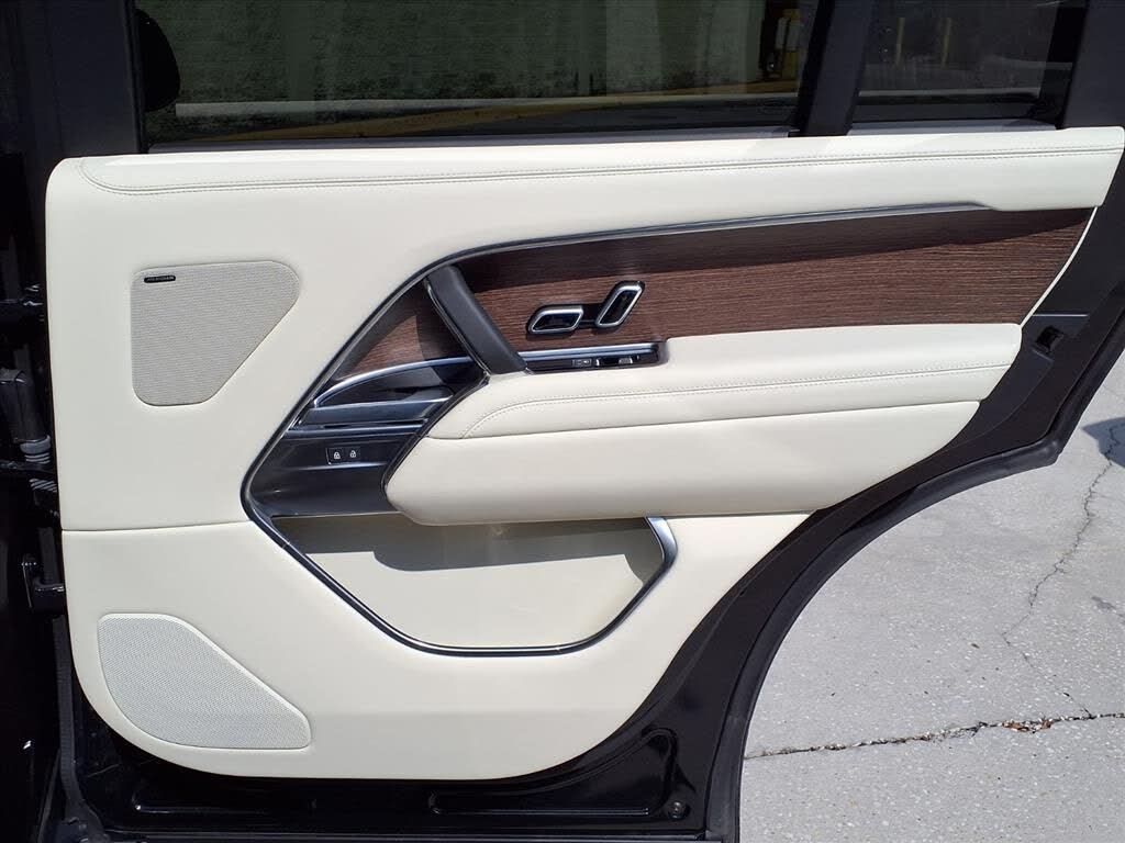 2025 Land Rover Range Rover P400 SE LWB AWD