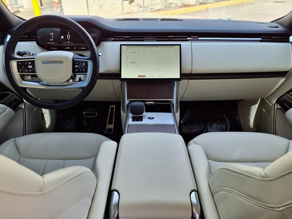 2025 Land Rover Range Rover P400 SE LWB AWD
