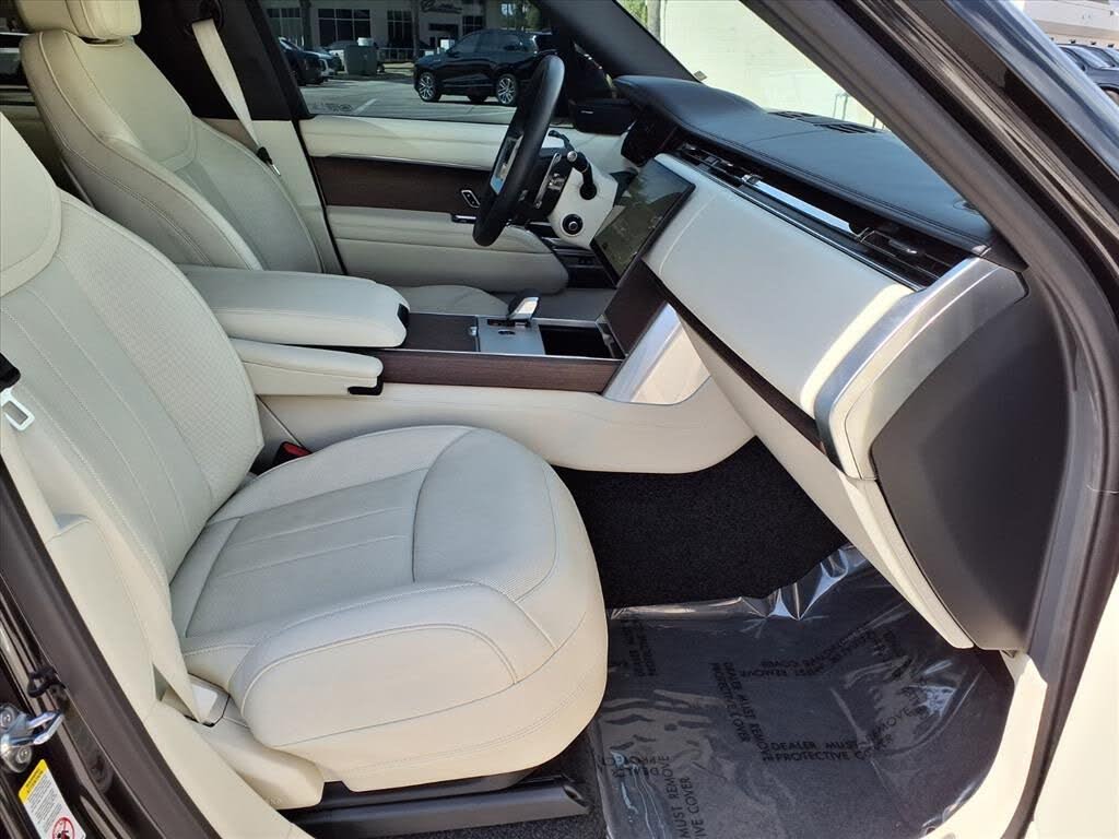 2025 Land Rover Range Rover P400 SE LWB AWD