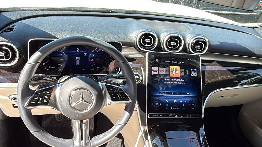 2025 Mercedes-Benz GLC 300 4MATIC