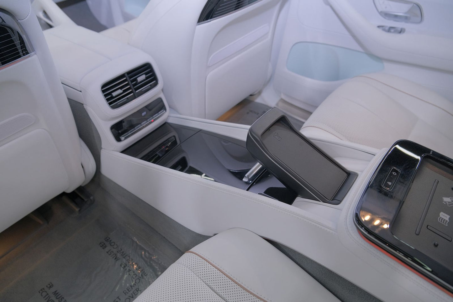 مرسيدس-بنز مايباخ GLS 600 4MATIC موديل 2022