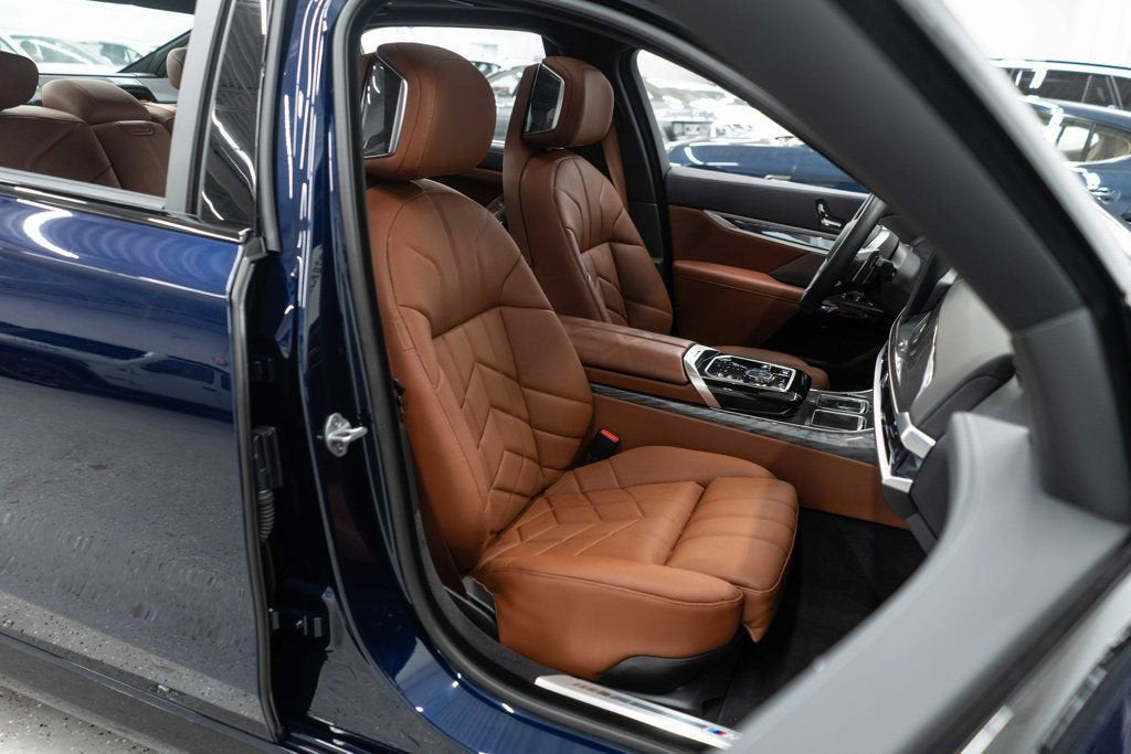 2025 BMW 7 Series 760i xDrive