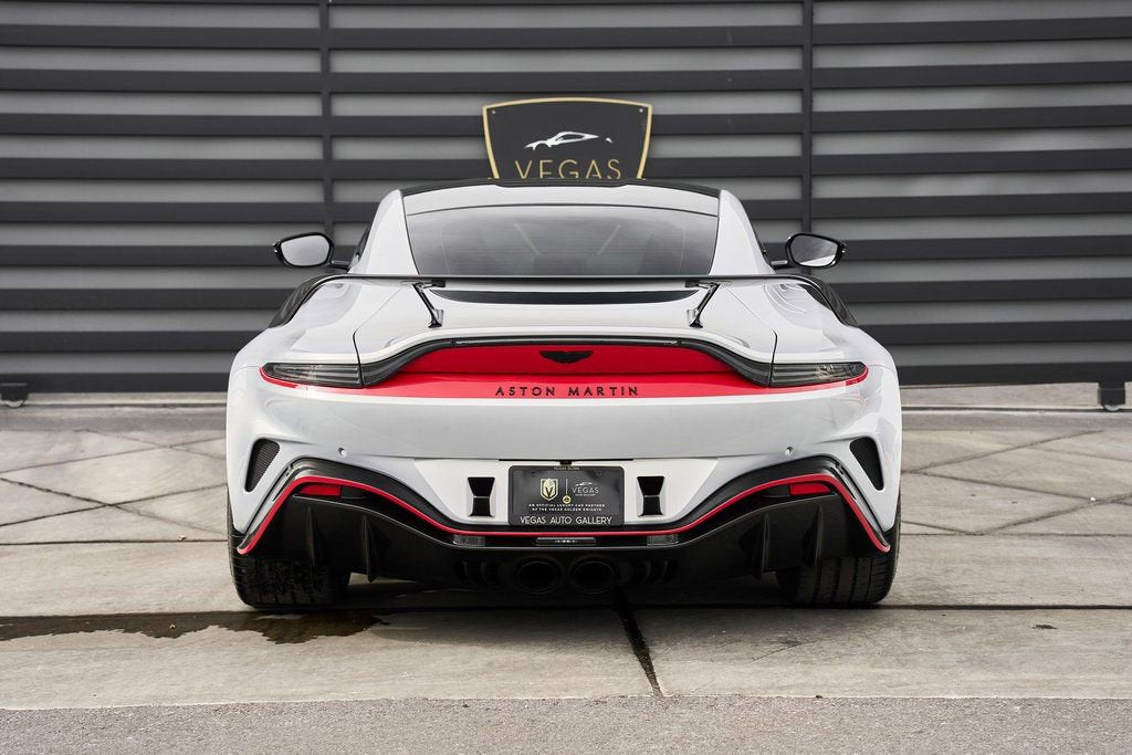أستون مارتن فانتاج V12 كوبيه 2023