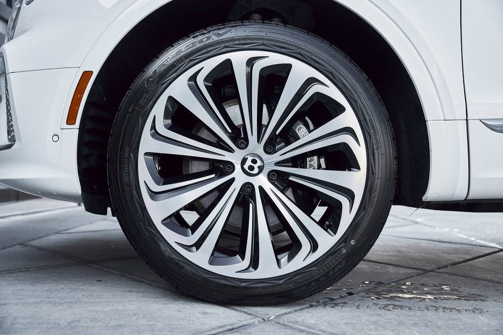 بنتلي بنتايجا V8 موديل 2022