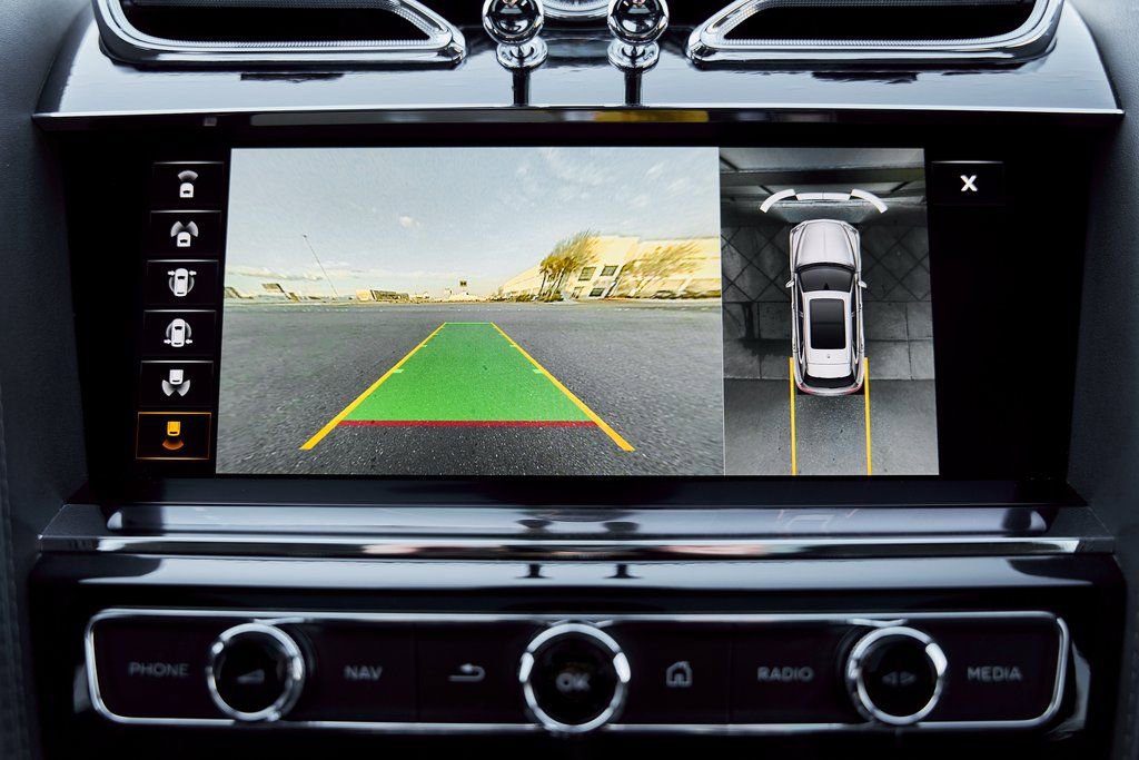 بنتلي بنتايجا V8 موديل 2022