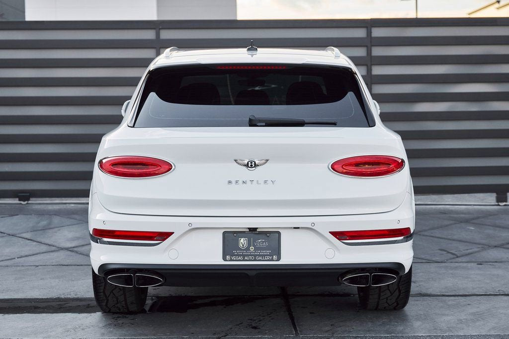 بنتلي بنتايجا V8 موديل 2022