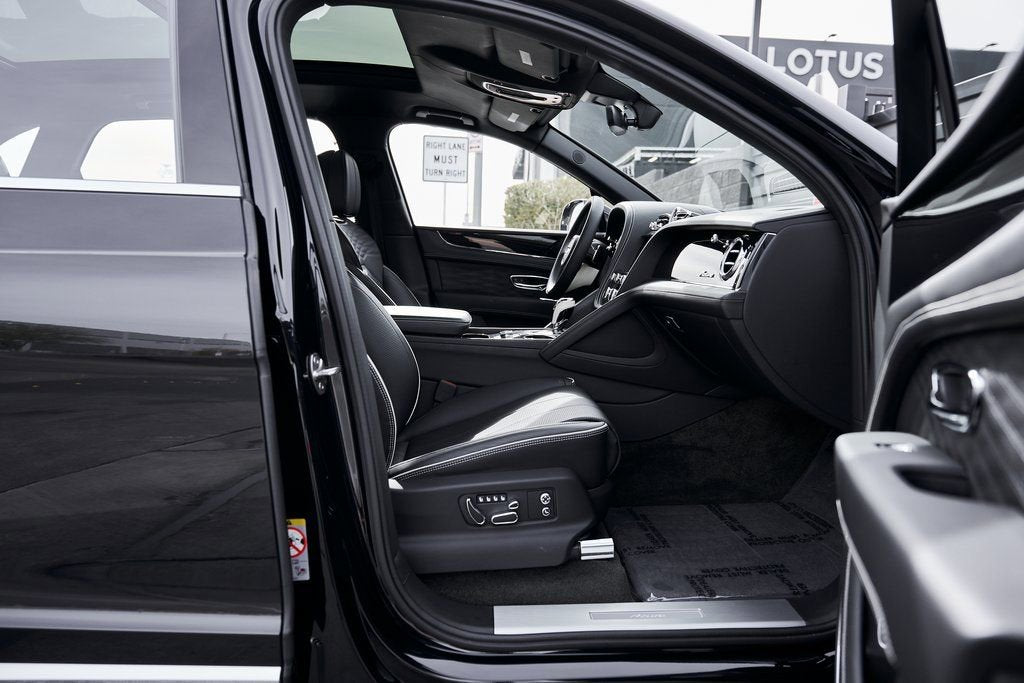 2023 Bentley Bentayga EWB Azure V8