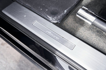 2023 Bentley Bentayga EWB Azure V8