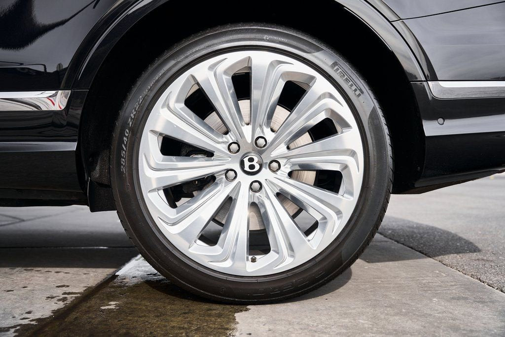 2023 Bentley Bentayga EWB Azure V8