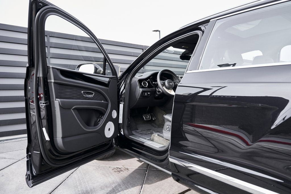 2023 Bentley Bentayga EWB Azure V8