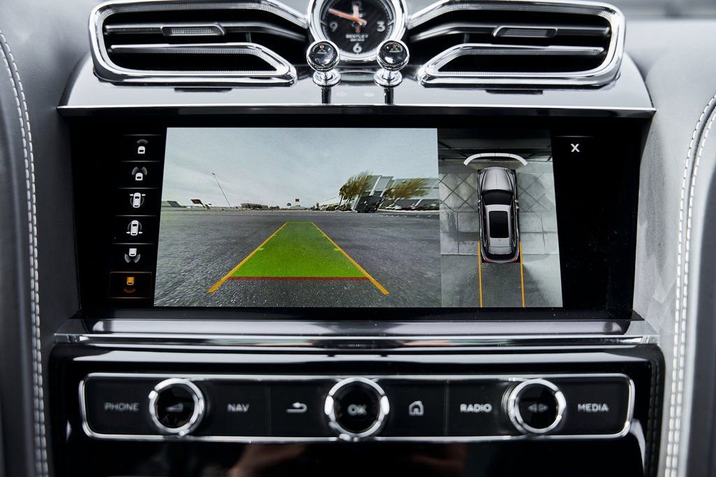 2023 Bentley Bentayga EWB Azure V8