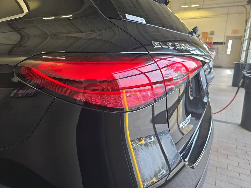 2026 Mercedes-Benz GLC 300 RWD