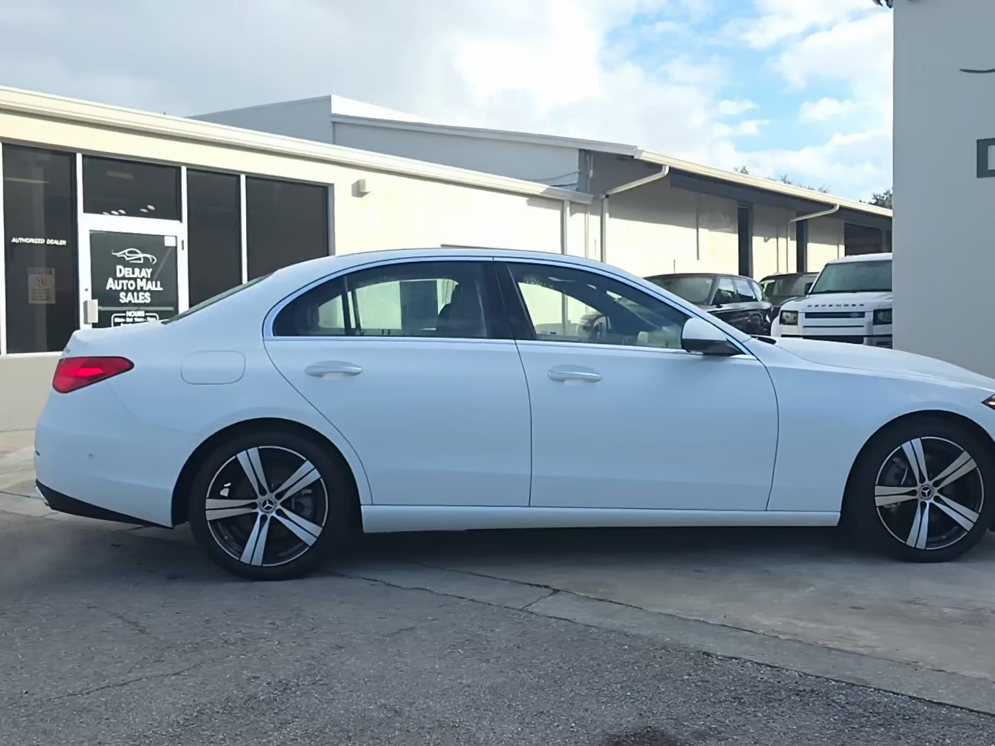 مرسيدس-بنز C 300 4MATIC موديل 2025